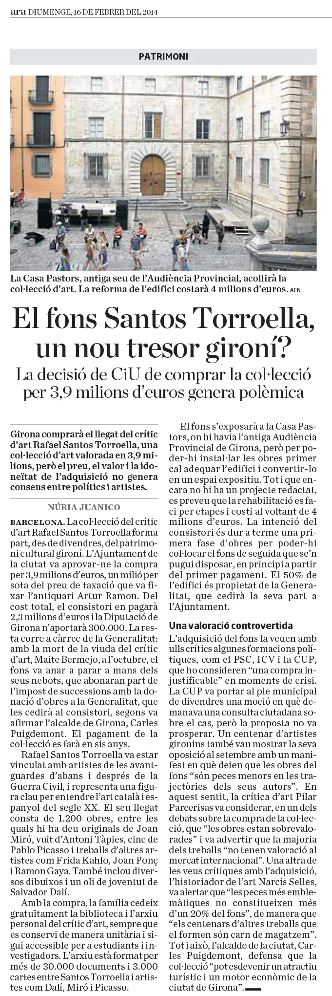 Antoni Tàpies i Santos Torroella conversen amb el crític d'art Jean Selz davant una obra abstracta, enriquint el fons Santos Torroella.